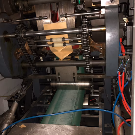 Fully Automatic High Speed Square Flat Bottom Brown Kraft Shopping Food Bread Paper Carry Bag Making Machine with Printing Online